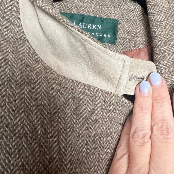 Vintage Lauren Ralph Lauren Tan Blazer with Notched Lapels 100% Wool - Picture 8 of 12